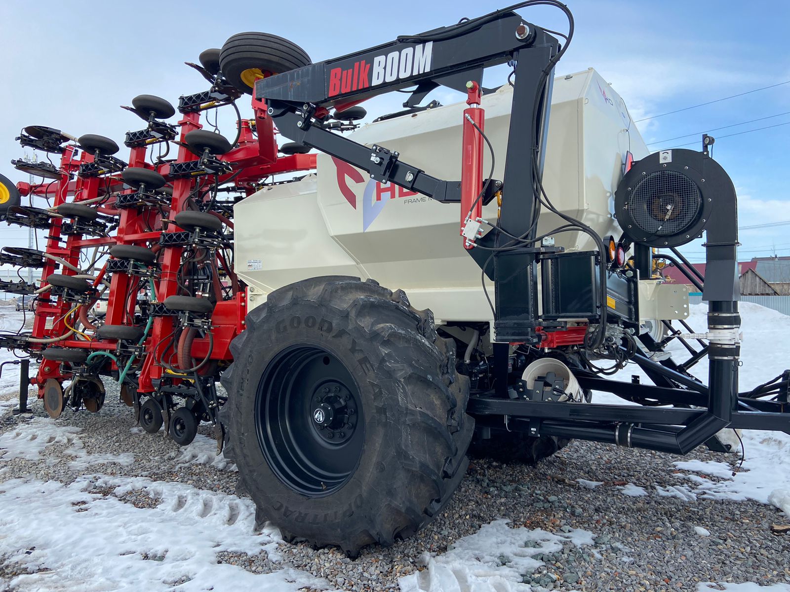 Посевной комплекс BOURGAULT FMS HD872-8 + Система внесения жидких удобрений  LFC-2400